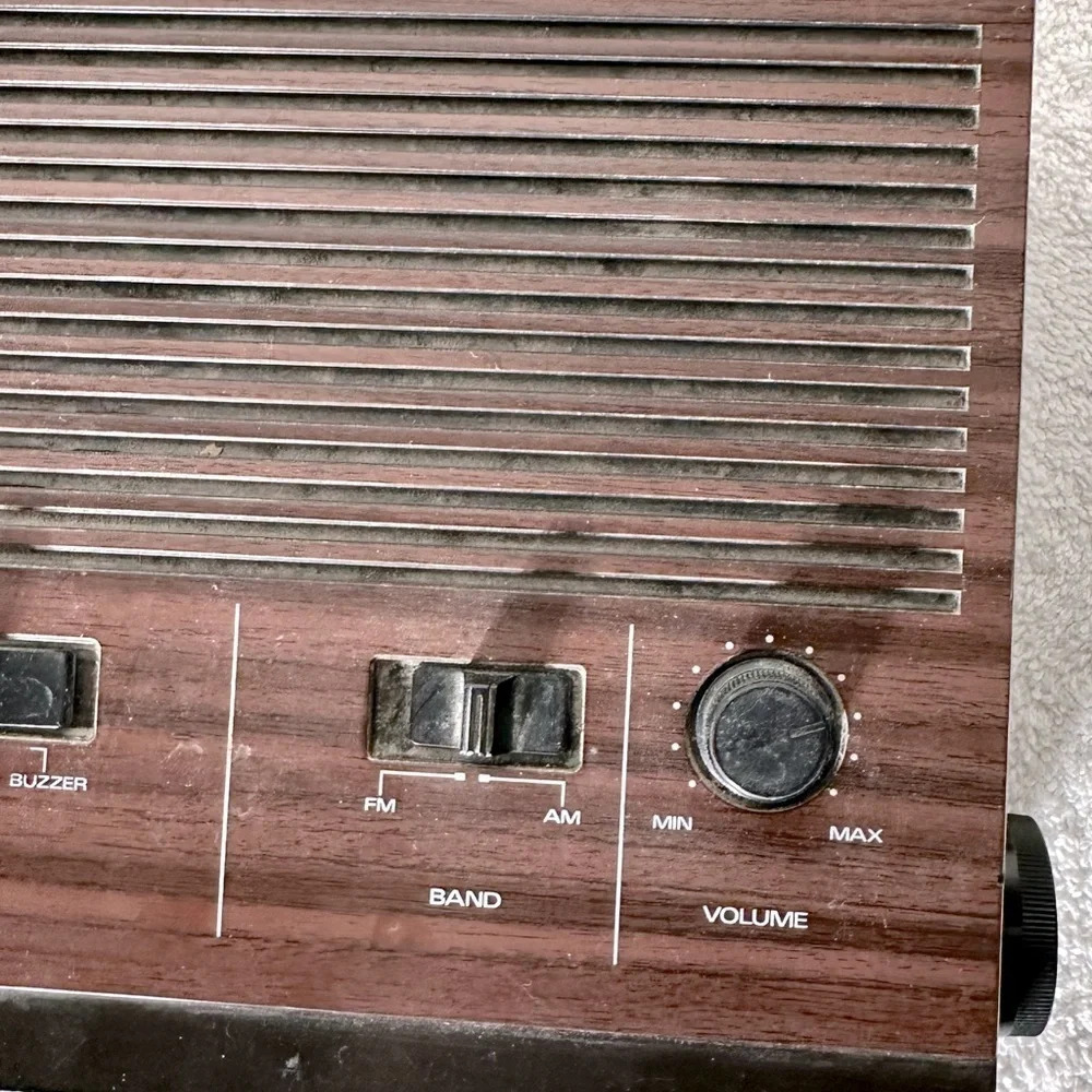 Vintage Sears Electronics AM/FM Clock Radio LED Digital Readout Alarm Clock - Picture 6 of 15